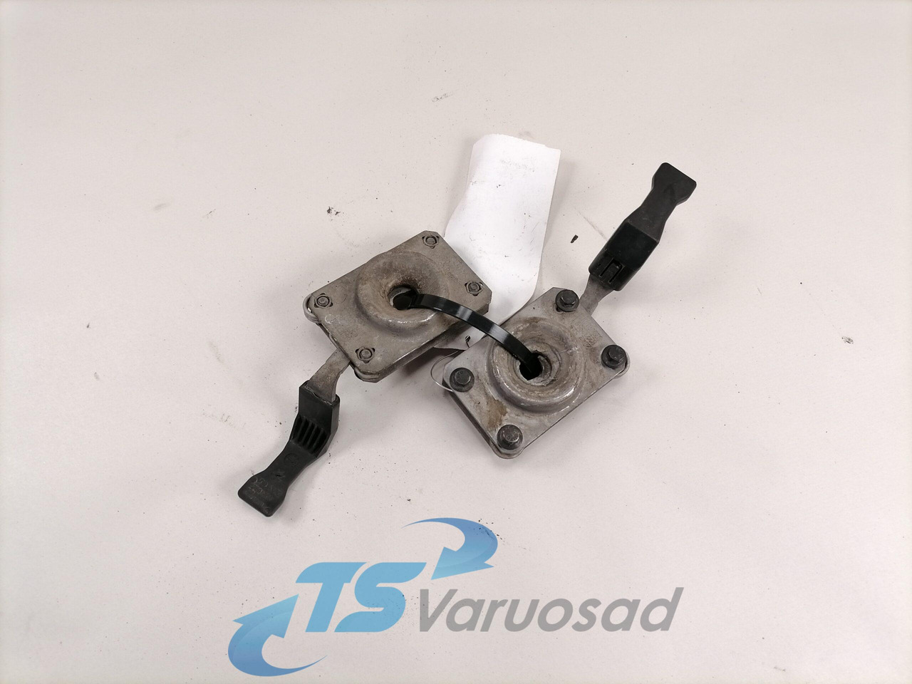Volvo Iluvõre lukk 20425414 - Grotelės - Sunkvežimis: foto 1 Volvo Iluvõre lukk 20425414 - Grotelės - Sunkvežimis: foto 1
