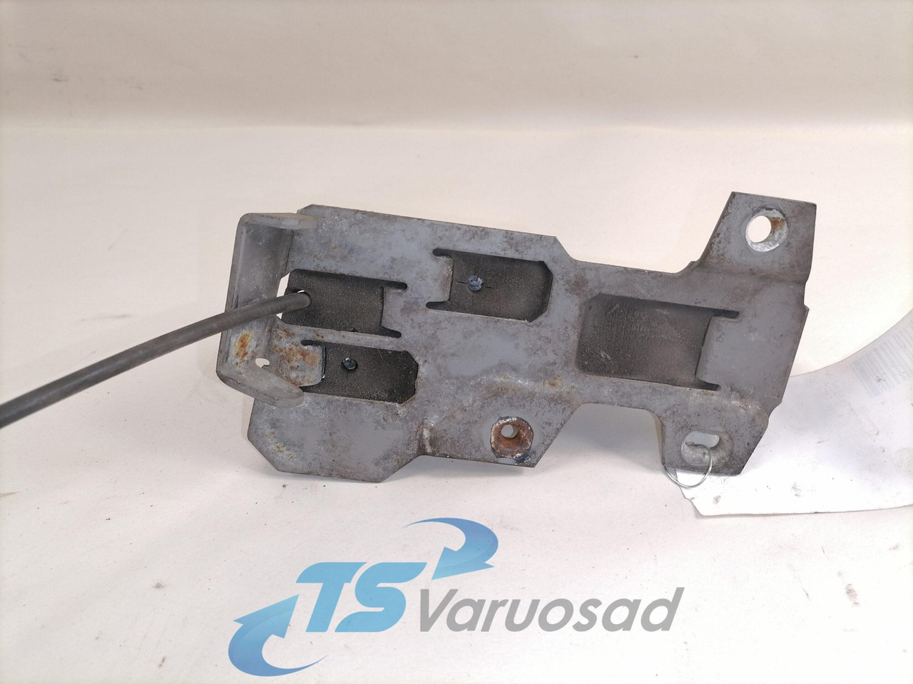 Volvo Iluvõre lukk 82208559 - Grotelės - Sunkvežimis: foto 2 Volvo Iluvõre lukk 82208559 - Grotelės - Sunkvežimis: foto 2