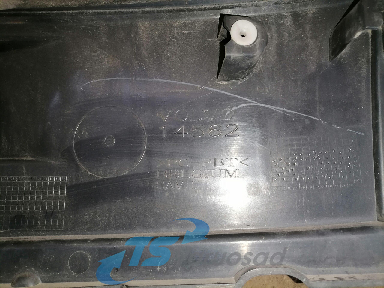 Volvo Iluvõre plastik 84055530 - Grotelės - Sunkvežimis: foto 3 Volvo Iluvõre plastik 84055530 - Grotelės - Sunkvežimis: foto 3