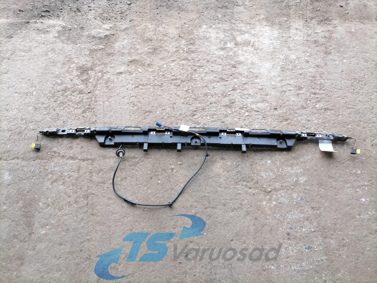Volvo Kabiini reklaamvalgusti liist 82903982 - Apšvietimas - Sunkvežimis: foto 1 Volvo Kabiini reklaamvalgusti liist 82903982 - Apšvietimas - Sunkvežimis: foto 1