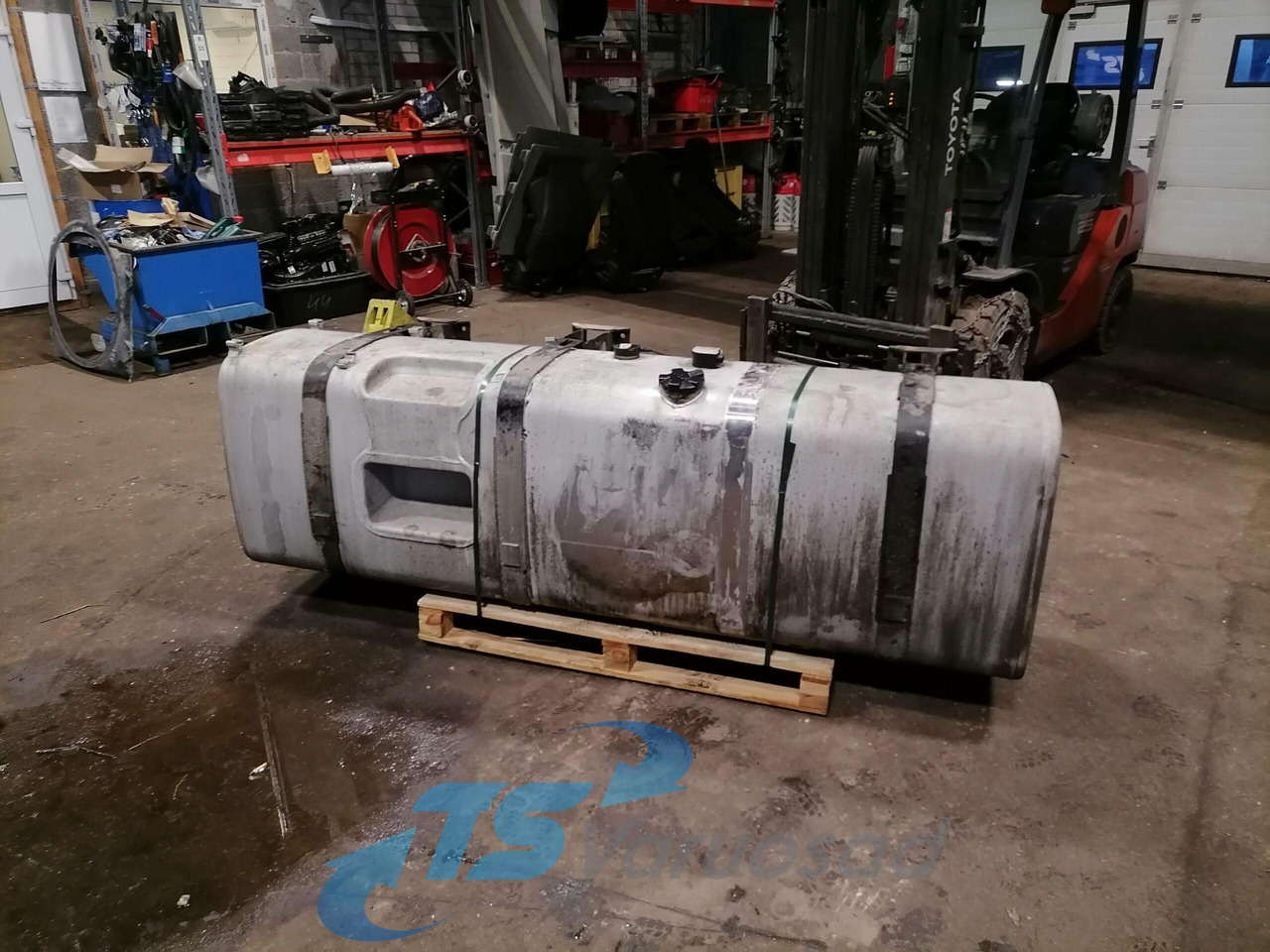 Volvo Kütusepaak 900L 21442022 - Degalų bakas - Sunkvežimis: foto 1 Volvo Kütusepaak 900L 21442022 - Degalų bakas - Sunkvežimis: foto 1