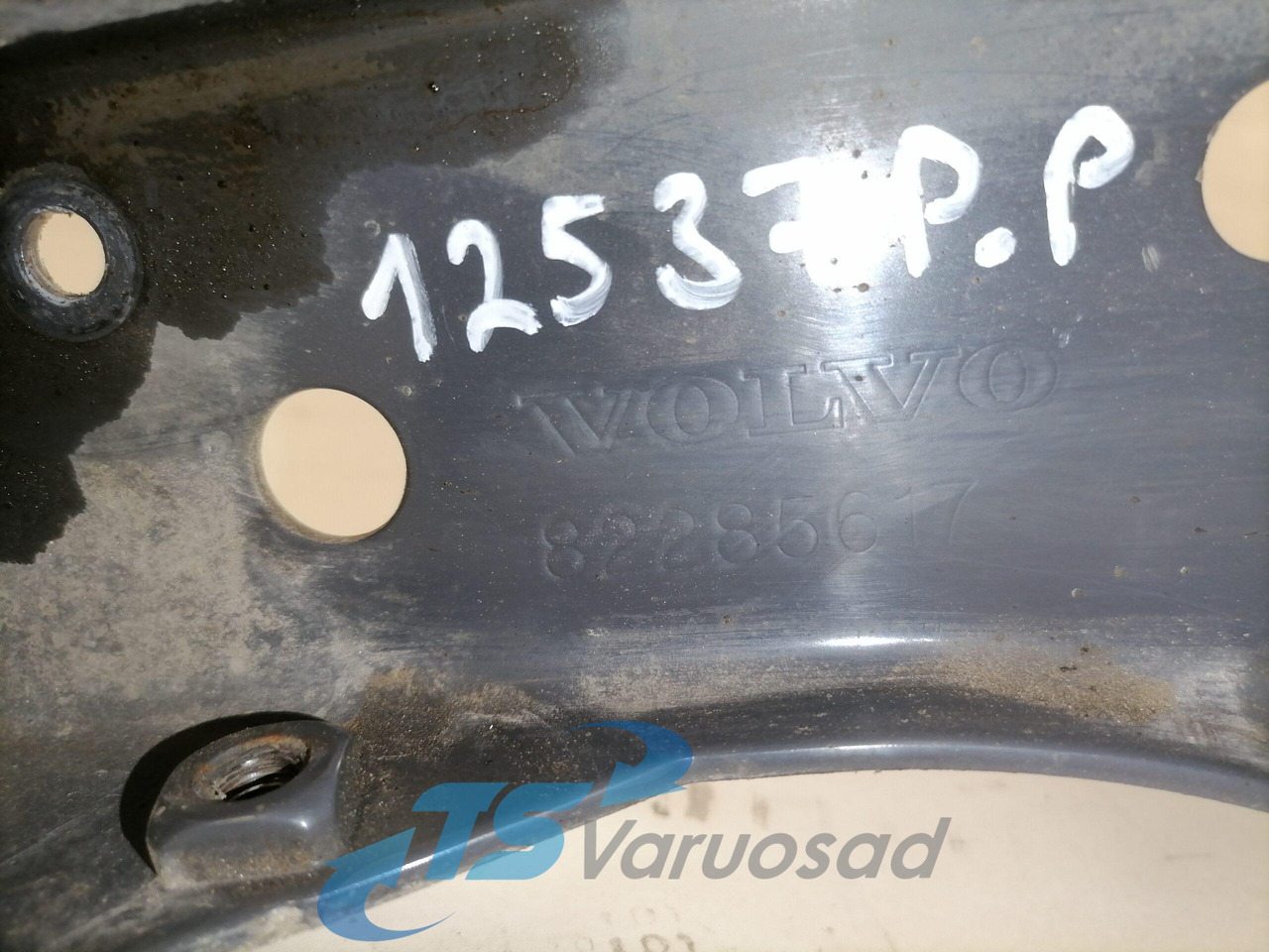 Volvo Light bracket 82285617 - Apšvietimas - Sunkvežimis: foto 2 Volvo Light bracket 82285617 - Apšvietimas - Sunkvežimis: foto 2