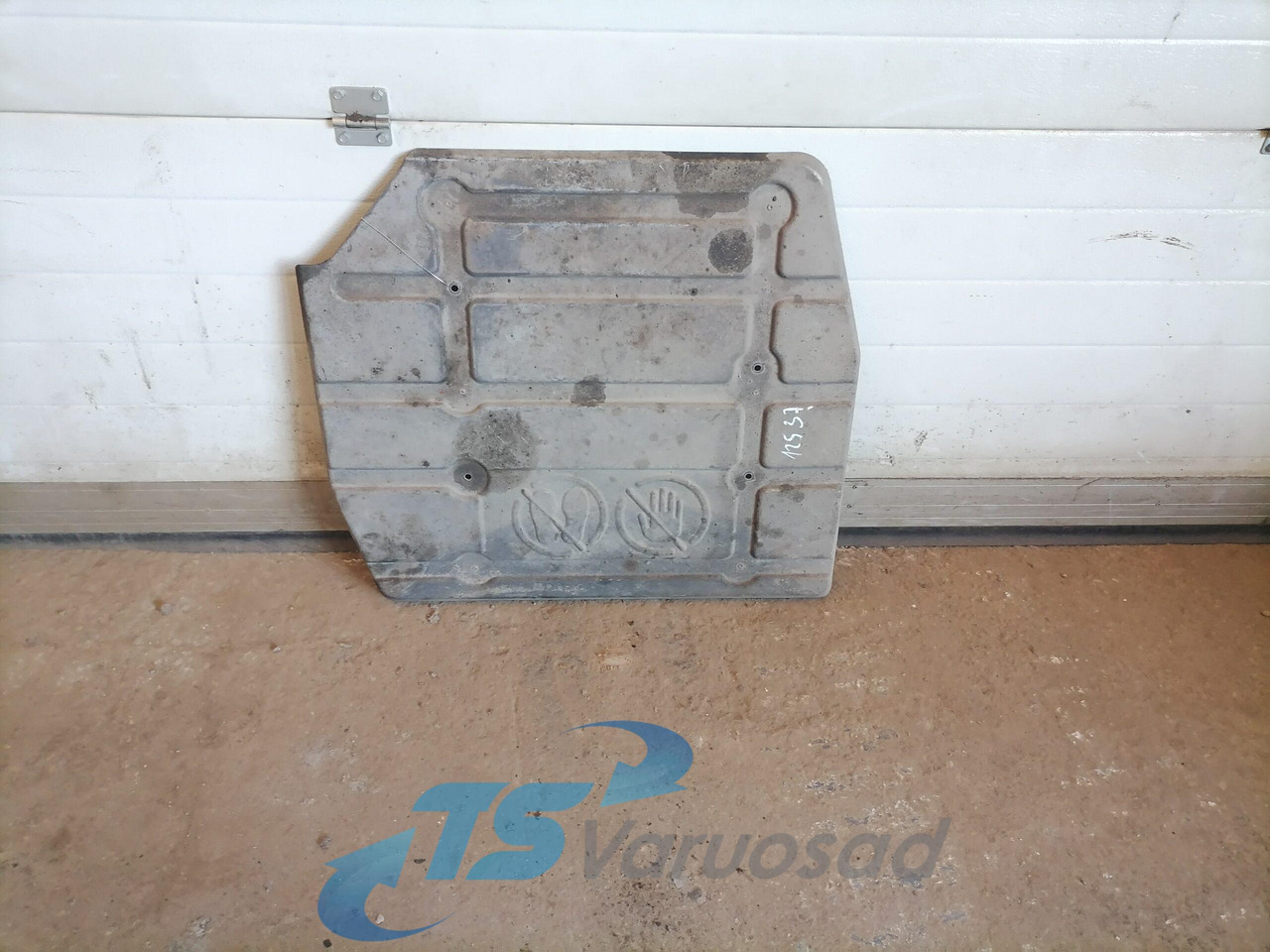 Volvo Muffler cover 21638275 - Duslintuvas - Sunkvežimis: foto 1 Volvo Muffler cover 21638275 - Duslintuvas - Sunkvežimis: foto 1