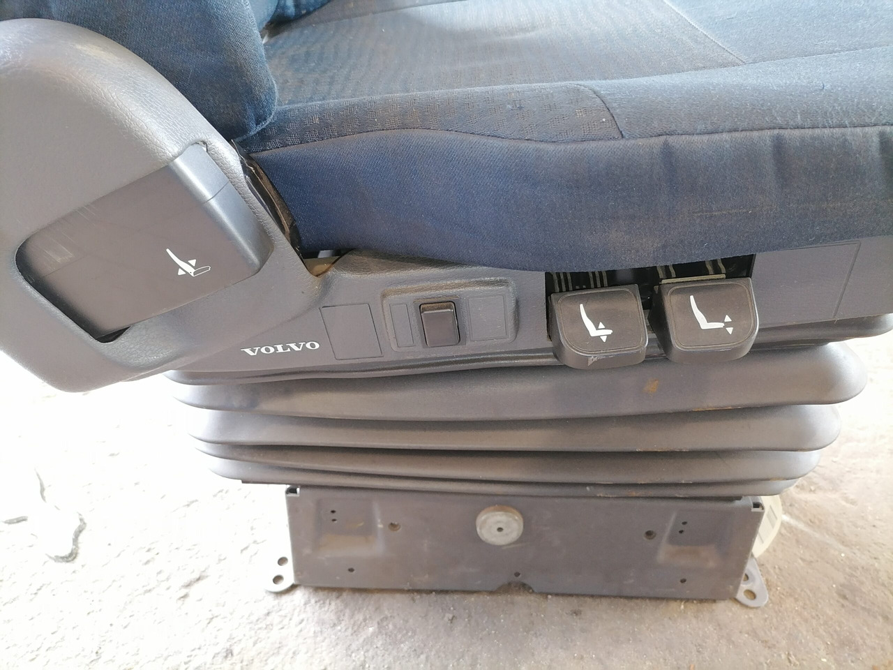 Volvo Passenger seat 20591478 - Sėdynė - Sunkvežimis: foto 4 Volvo Passenger seat 20591478 - Sėdynė - Sunkvežimis: foto 4