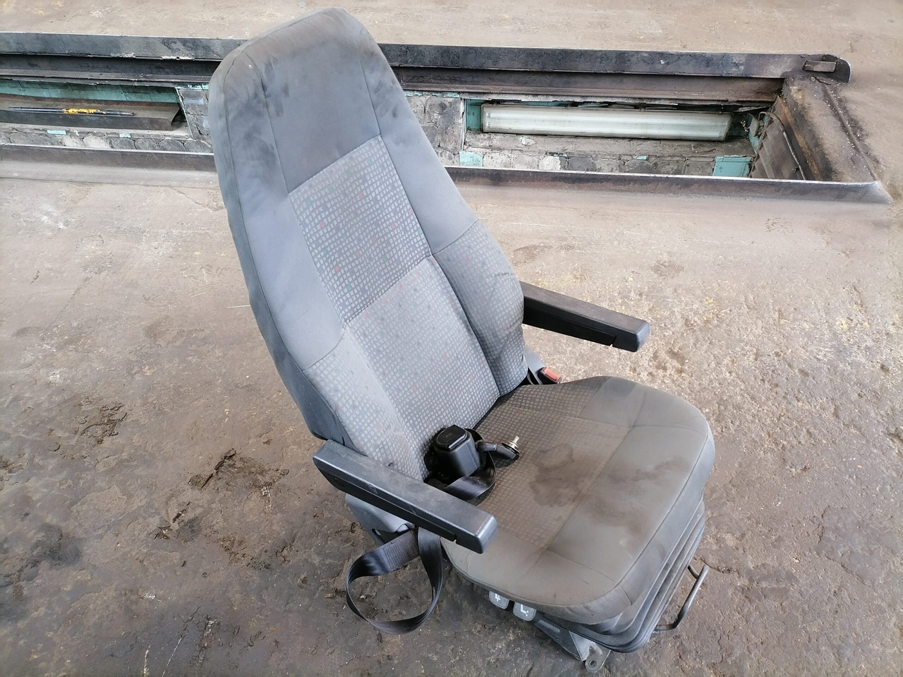Volvo Passenger seat 20591478 - Sėdynė - Sunkvežimis: foto 2 Volvo Passenger seat 20591478 - Sėdynė - Sunkvežimis: foto 2
