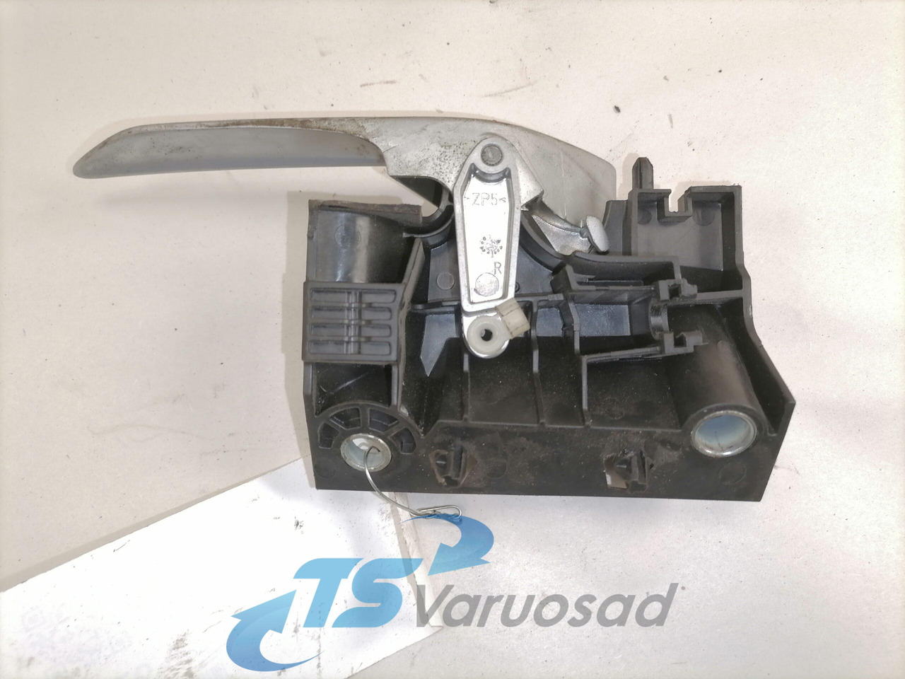 Volvo Ukselink, sisemine parem 84012027 - Durys ir dalys - Sunkvežimis: foto 2 Volvo Ukselink, sisemine parem 84012027 - Durys ir dalys - Sunkvežimis: foto 2