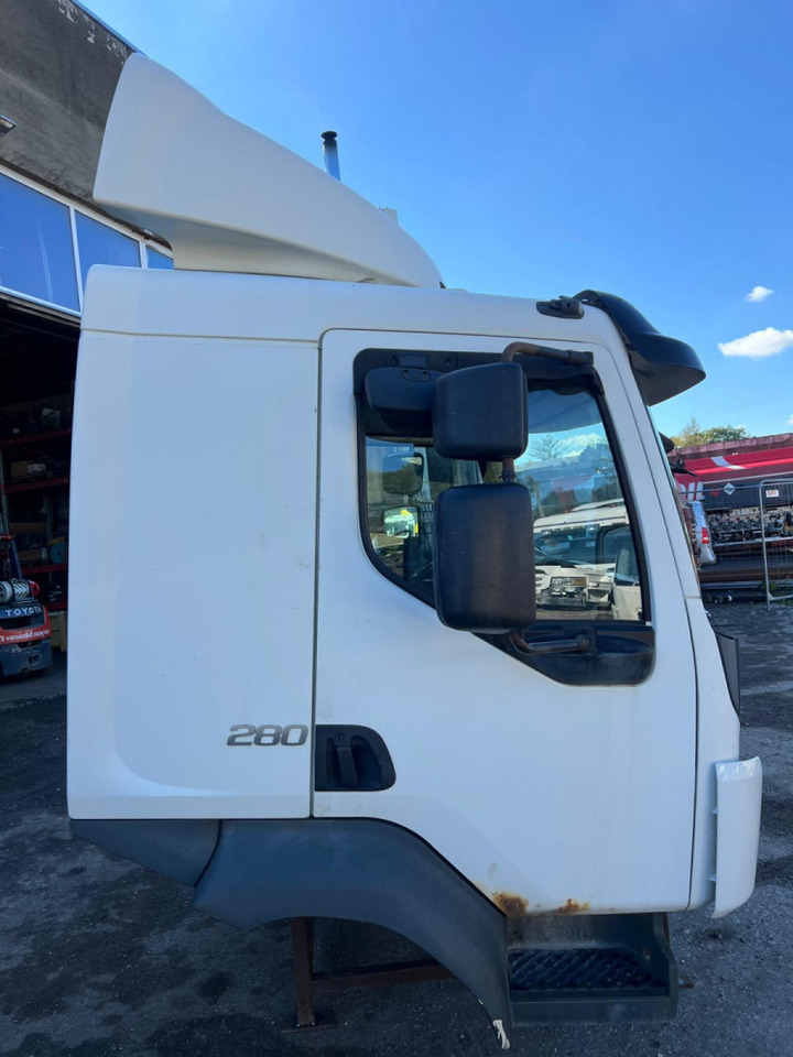 Volvo Volvo kabiin 85145280 - Kabina ir interjeras - Sunkvežimis: foto 3 Volvo Volvo kabiin 85145280 - Kabina ir interjeras - Sunkvežimis: foto 3