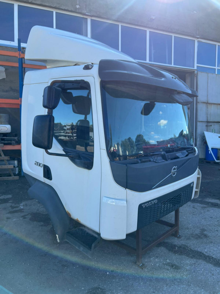Volvo Volvo kabiin 85145280 - Kabina ir interjeras - Sunkvežimis: foto 2 Volvo Volvo kabiin 85145280 - Kabina ir interjeras - Sunkvežimis: foto 2