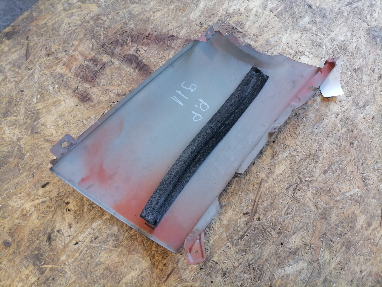 Volvo Volvo kabiini nurgapõsk, parem 20379172 - Grotelės - Sunkvežimis: foto 4 Volvo Volvo kabiini nurgapõsk, parem 20379172 - Grotelės - Sunkvežimis: foto 4