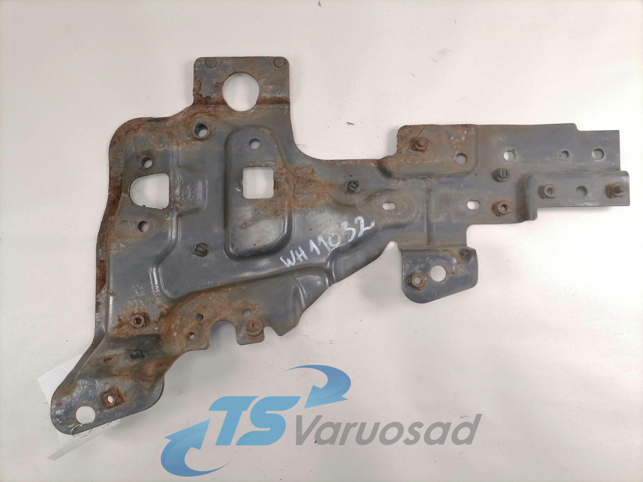 Volvo light bracket 84146828 - Apšvietimas - Sunkvežimis: foto 2 Volvo light bracket 84146828 - Apšvietimas - Sunkvežimis: foto 2