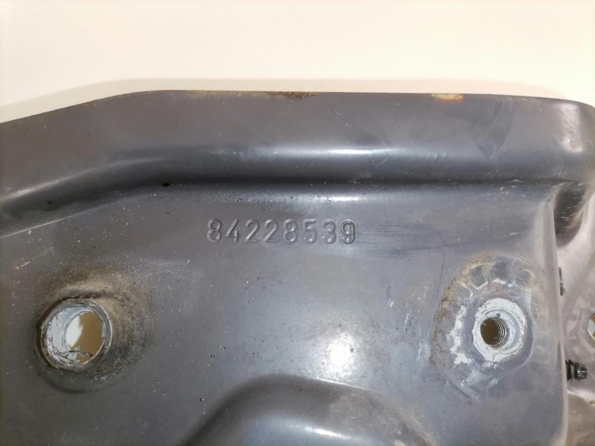 Volvo light bracket 84228539 - Apšvietimas - Sunkvežimis: foto 4 Volvo light bracket 84228539 - Apšvietimas - Sunkvežimis: foto 4