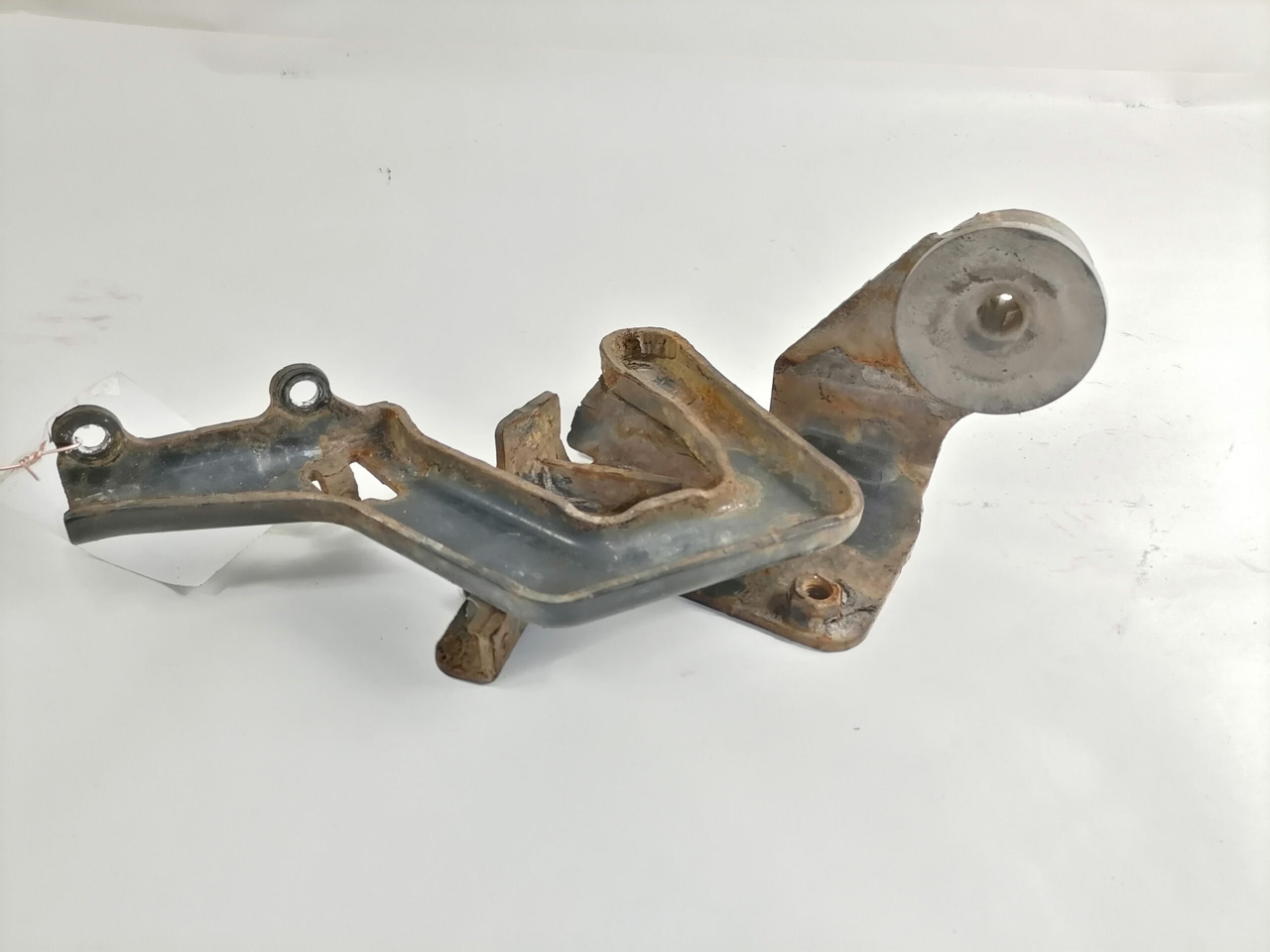 Volvo lower grille carrier hinge 20545094 - Grotelės - Sunkvežimis: foto 3 Volvo lower grille carrier hinge 20545094 - Grotelės - Sunkvežimis: foto 3