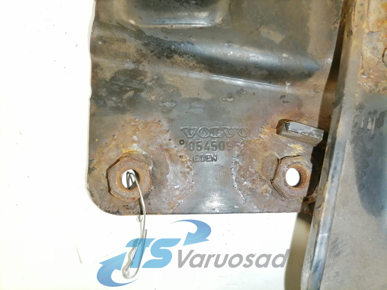 Volvo lower grille carrier hinge 20545095 - Grotelės - Sunkvežimis: foto 3 Volvo lower grille carrier hinge 20545095 - Grotelės - Sunkvežimis: foto 3