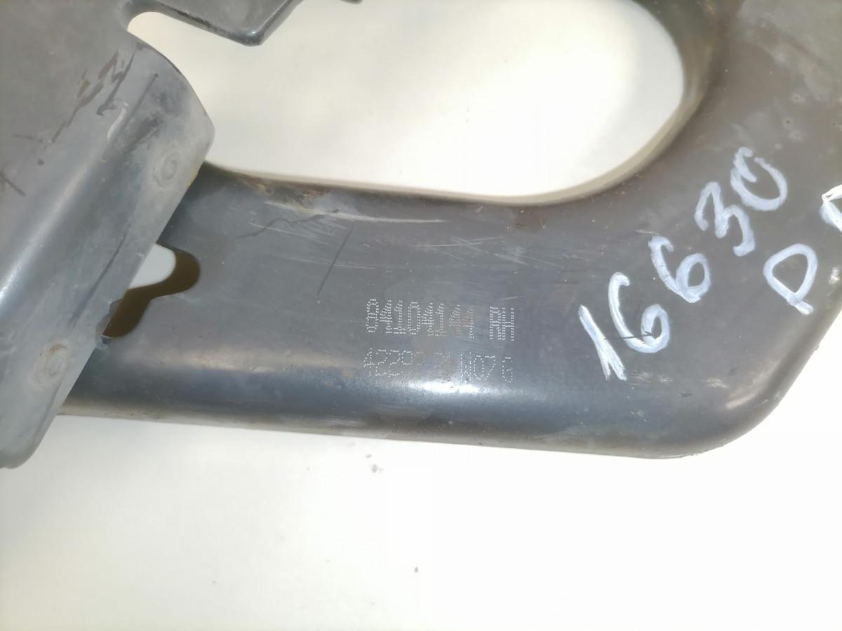 Volvo lower grille carrier hinge 84104144 - Grotelės - Sunkvežimis: foto 3 Volvo lower grille carrier hinge 84104144 - Grotelės - Sunkvežimis: foto 3