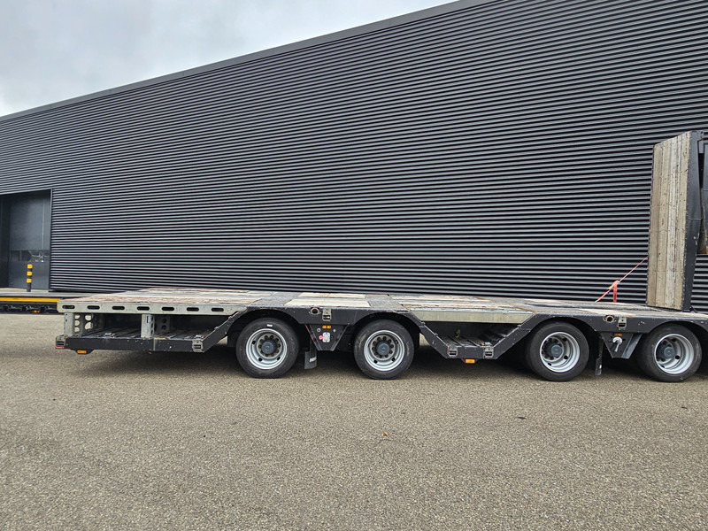 Faymonville MULTIMAX - EXTENDABLE / HYDR RAMP / WHEEL WELL / RADMULDEN - Žemo profilio platforma puspriekabė: foto 4 Faymonville MULTIMAX - EXTENDABLE / HYDR RAMP / WHEEL WELL / RADMULDEN - Žemo profilio platforma puspriekabė: foto 4