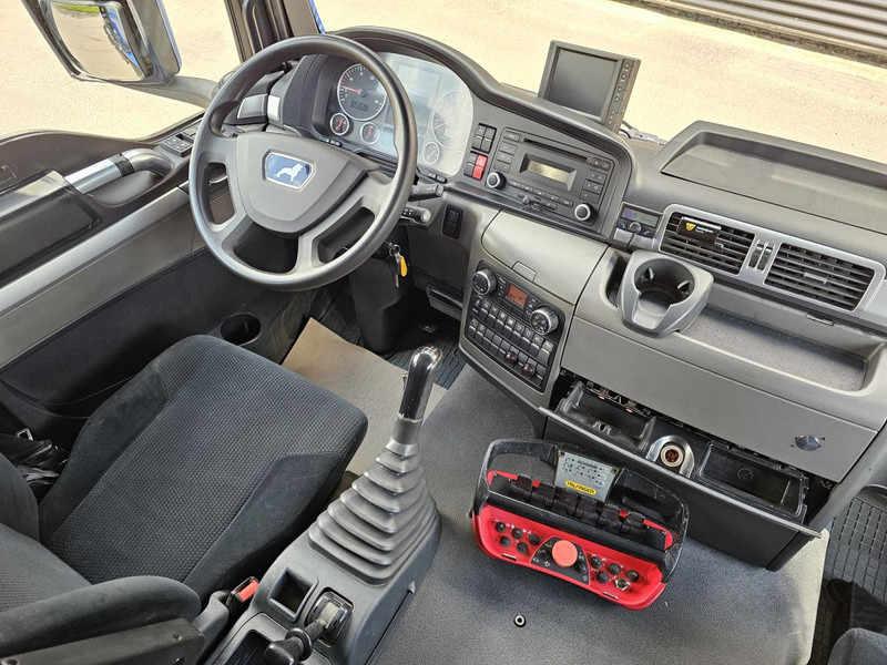 Interior photo 2: Sunkvežimis - kabelių sistema, Sunkvežimis su kranu MAN TGS 35.400 8x4-4 / PALFINGER Z CRANE + CONTAINER SYSTEM