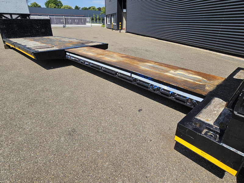 MEUSBURGER MPG 3 / LOW BED / EXTENDABLE / 3 x STEERING AXLE - Žemo profilio platforma puspriekabė: foto 2 MEUSBURGER MPG 3 / LOW BED / EXTENDABLE / 3 x STEERING AXLE - Žemo profilio platforma puspriekabė: foto 2