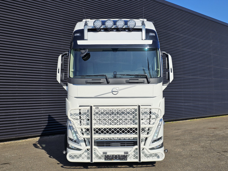Volvo FH 540 / 6X4 / BOOGIE / RETARDER / FULL AIR / 312DKM - Vilkikas: foto 5 Volvo FH 540 / 6X4 / BOOGIE / RETARDER / FULL AIR / 312DKM - Vilkikas: foto 5