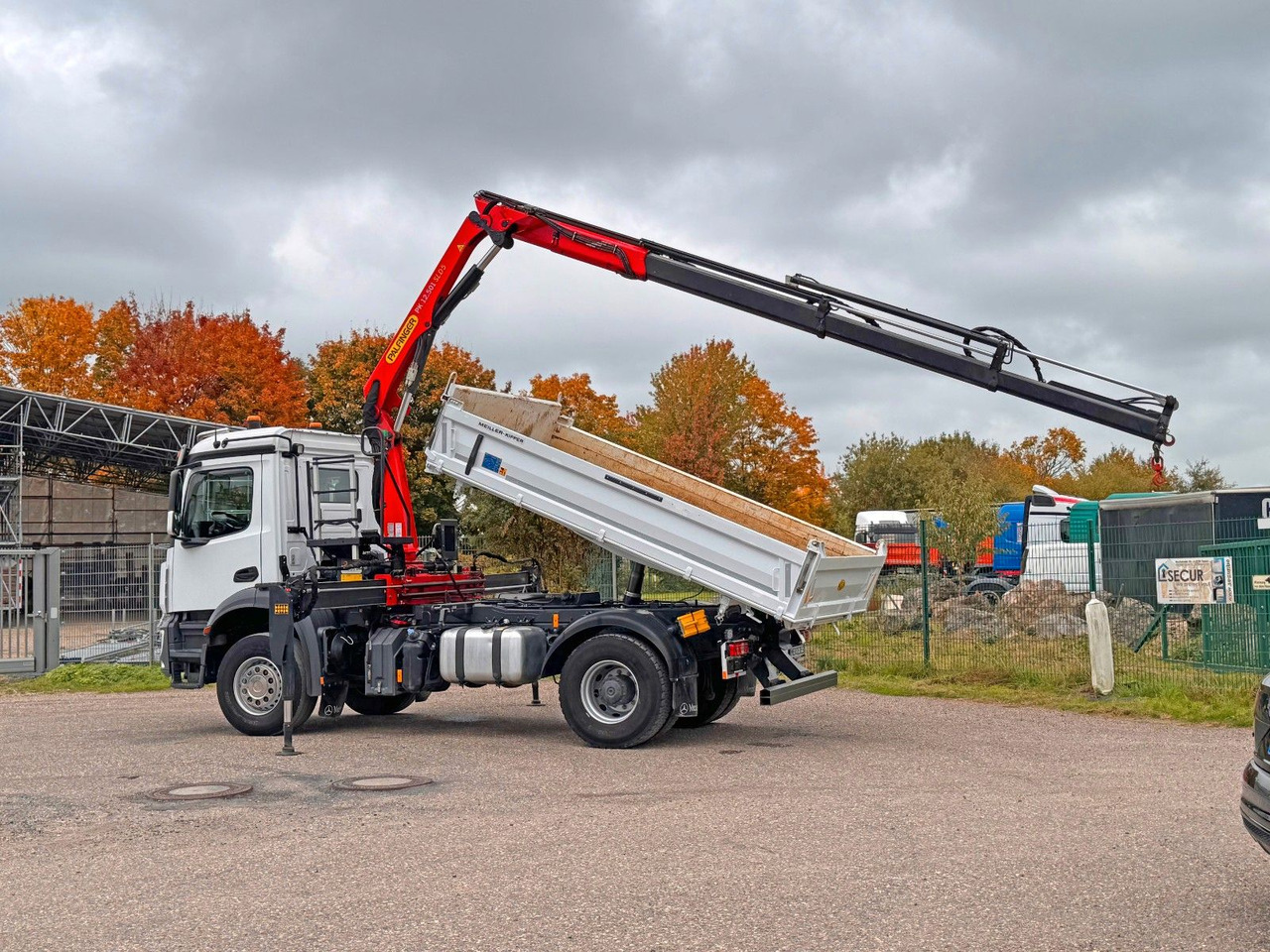 Mercedes-Benz 1840 2140 4X2 Kipper % Kran mit Funk Top Zust. - Savivartis sunkvežimis: foto 1 Mercedes-Benz 1840 2140 4X2 Kipper % Kran mit Funk Top Zust. - Savivartis sunkvežimis: foto 1