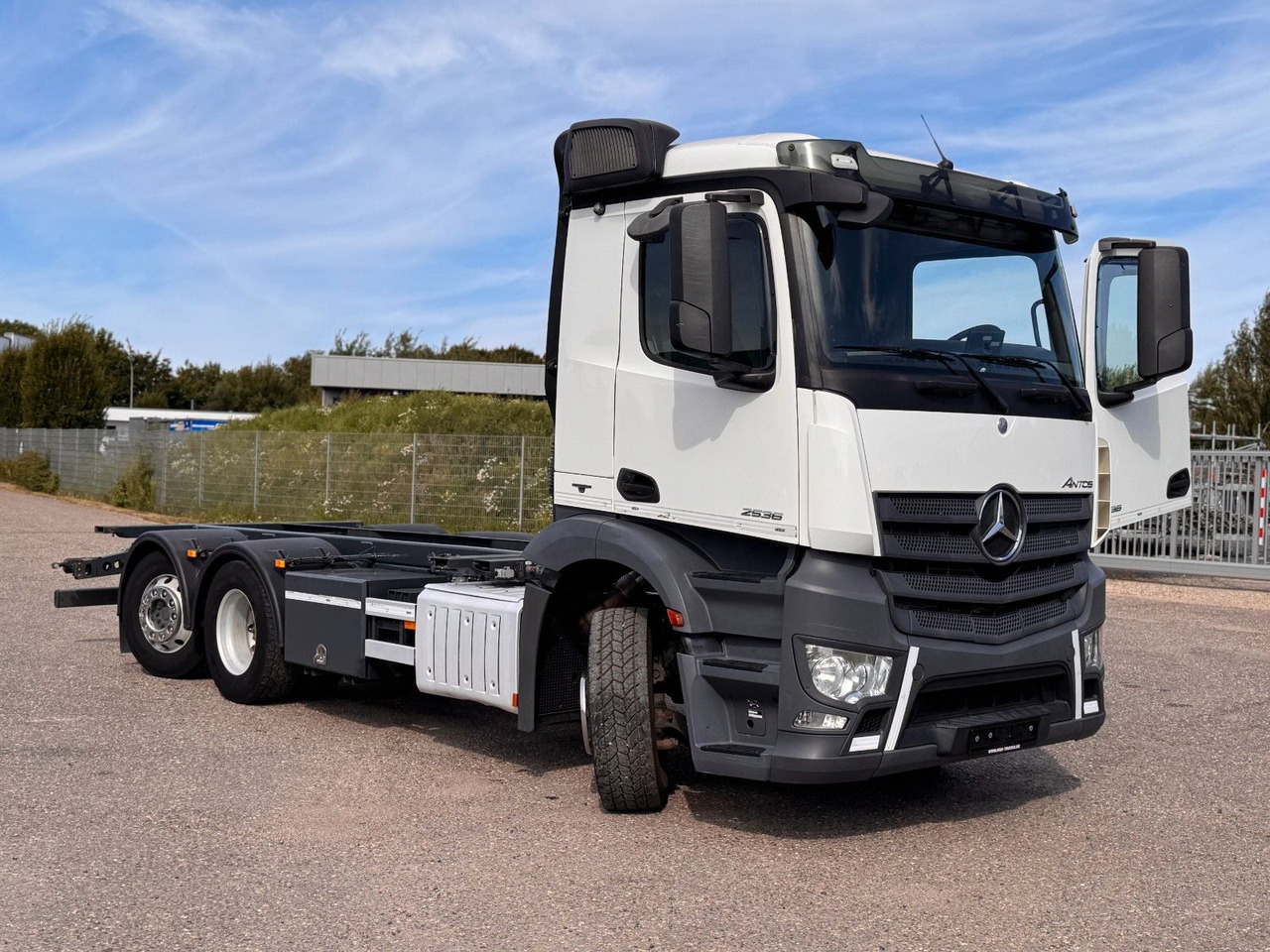 Mercedes-Benz 2536 6X2 ADR & kipphydraulik für Gastank - Autocisterna: foto 1 Mercedes-Benz 2536 6X2 ADR & kipphydraulik für Gastank - Autocisterna: foto 1