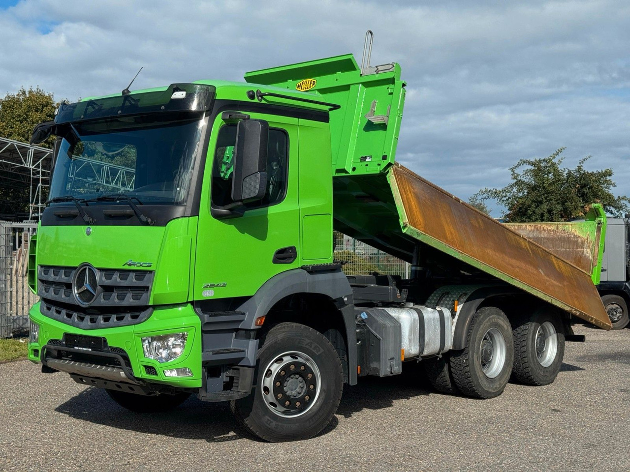 Mercedes-Benz 2643 6X4 Meiller 3 S. Bordmatik Top Zustand - Savivartis sunkvežimis: foto 1 Mercedes-Benz 2643 6X4 Meiller 3 S. Bordmatik Top Zustand - Savivartis sunkvežimis: foto 1