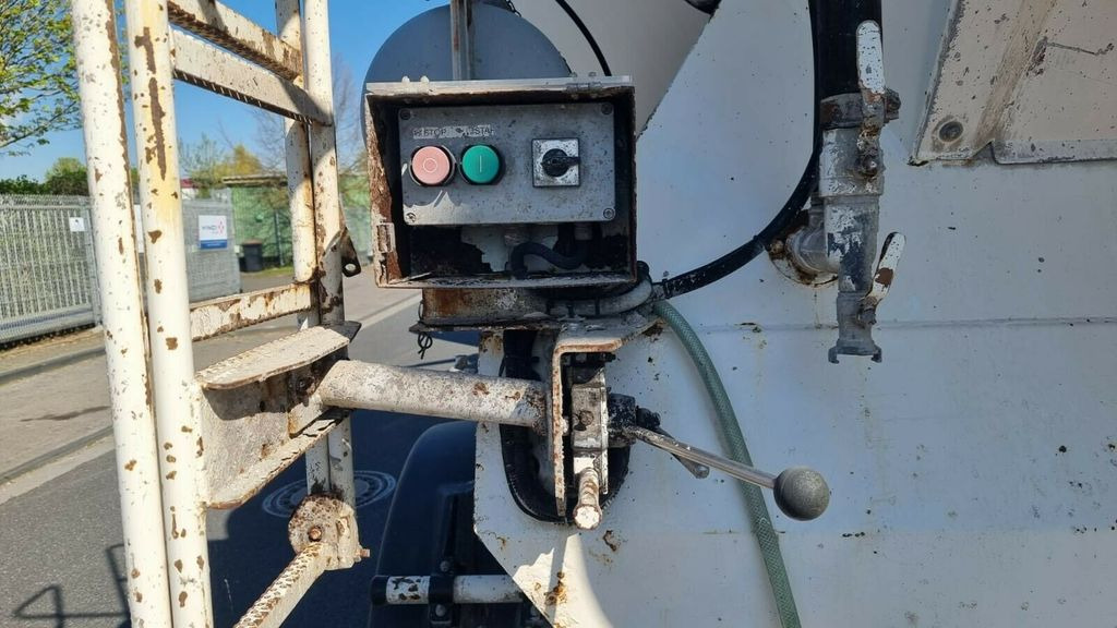 Müller-Mitteltal 2 Achs Betonmischauflieger Liebherr Müller-Mitteltal 2 Achs Betonmischauflieger Liebherr - Betonvežio puspriekabė: foto 5 Müller-Mitteltal 2 Achs Betonmischauflieger Liebherr Müller-Mitteltal 2 Achs Betonmischauflieger Liebherr - Betonvežio puspriekabė: foto 5