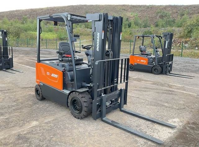 Doosan B25X-7 PLUS - Elektrinis krautuvas: foto 4 Doosan B25X-7 PLUS - Elektrinis krautuvas: foto 4