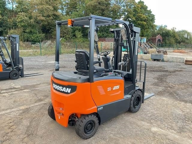 Doosan B25X-7 PLUS - Elektrinis krautuvas: foto 3 Doosan B25X-7 PLUS - Elektrinis krautuvas: foto 3