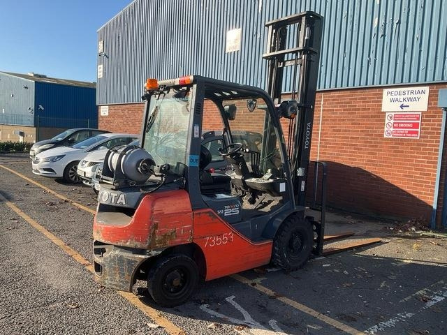 Toyota 02-8FGF25 - Šakinis krautuvas: foto 3 Toyota 02-8FGF25 - Šakinis krautuvas: foto 3