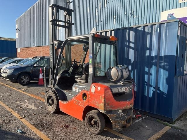 Toyota 02-8FGF25 - Šakinis krautuvas: foto 2 Toyota 02-8FGF25 - Šakinis krautuvas: foto 2