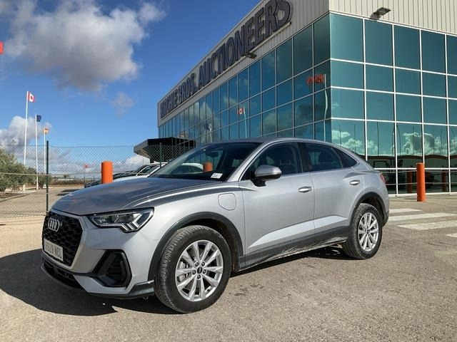 Audi Q3 - Lengvasis automobilis: foto 1 Audi Q3 - Lengvasis automobilis: foto 1