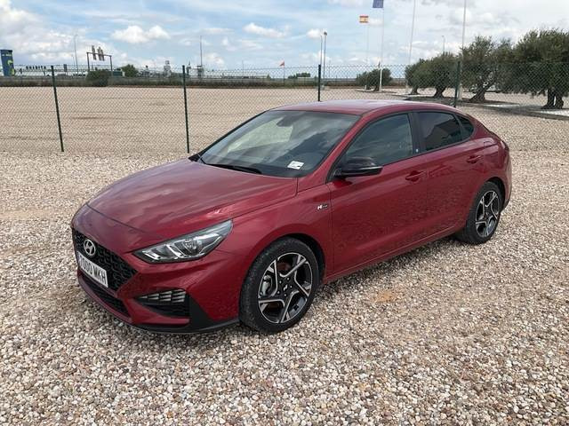 Hyundai i30 - Lengvasis automobilis: foto 1 Hyundai i30 - Lengvasis automobilis: foto 1