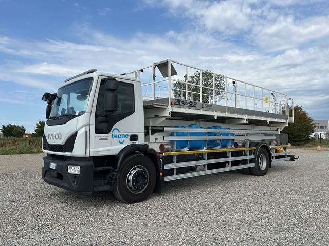 Iveco Eurocargo 180E25 - Autobokštelio, Žirklinis keltuvas: foto 1 Iveco Eurocargo 180E25 - Autobokštelio, Žirklinis keltuvas: foto 1