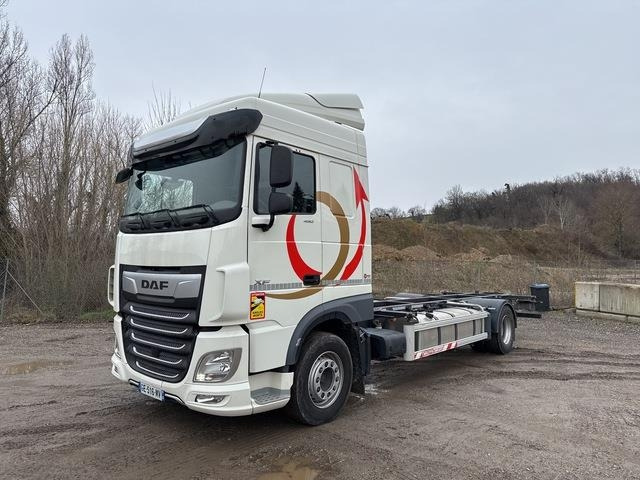 DAF XF450 - Konteineris-vežimus/ Sukeisti kūną sunkvežimis: foto 1 DAF XF450 - Konteineris-vežimus/ Sukeisti kūną sunkvežimis: foto 1