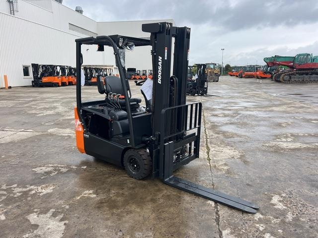 Doosan B15T-7 PLUS - Elektrinis krautuvas: foto 4 Doosan B15T-7 PLUS - Elektrinis krautuvas: foto 4