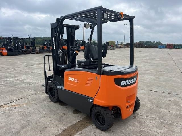 Doosan B30X-7 PLUS - Elektrinis krautuvas: foto 2 Doosan B30X-7 PLUS - Elektrinis krautuvas: foto 2