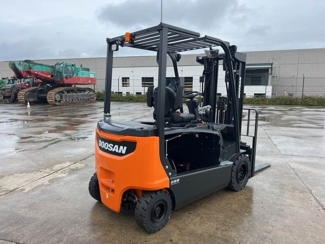 Doosan B30X-7 PLUS - Elektrinis krautuvas: foto 3 Doosan B30X-7 PLUS - Elektrinis krautuvas: foto 3