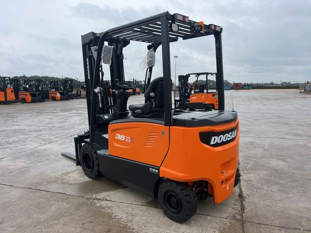 Doosan B35X-7 PLUS - Elektrinis krautuvas: foto 2 Doosan B35X-7 PLUS - Elektrinis krautuvas: foto 2