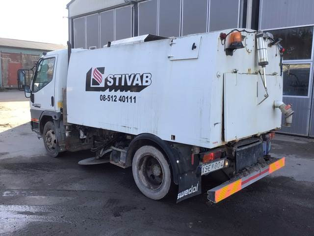 Mitsubishi Canter - Gatvių šlavimo mašina: foto 2 Mitsubishi Canter - Gatvių šlavimo mašina: foto 2