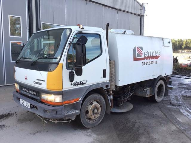 Mitsubishi Canter - Gatvių šlavimo mašina: foto 1 Mitsubishi Canter - Gatvių šlavimo mašina: foto 1