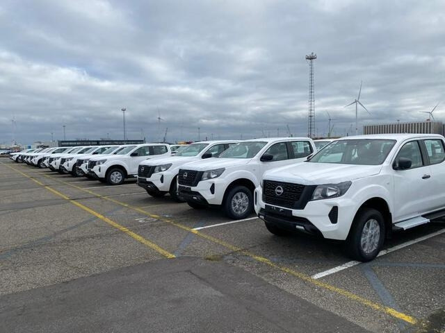 Nissan Navara - Komercinis automobilis: foto 1 Nissan Navara - Komercinis automobilis: foto 1