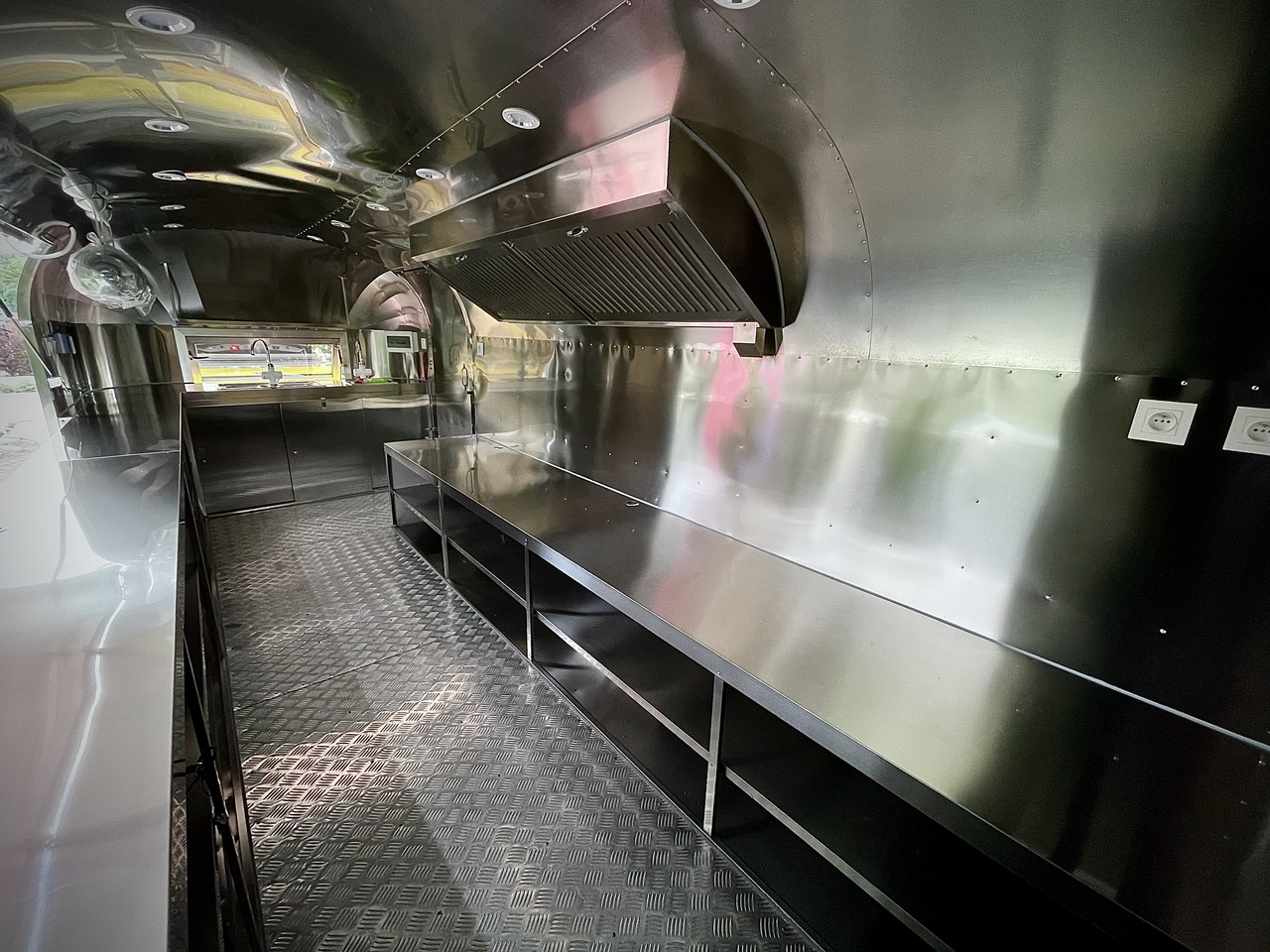 Nauja Prekybinė priekaba SHINE Spring RED: foto 10 Nauja Prekybinė priekaba SHINE Spring RED: foto 10