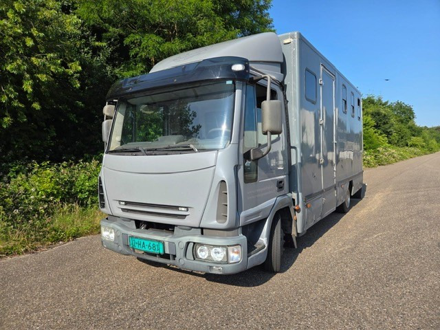IVECO 75E - Gyvulių pervežimo sunkvežimis: foto 1 IVECO 75E - Gyvulių pervežimo sunkvežimis: foto 1