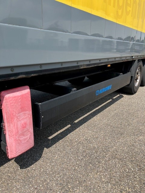 KRONE SD Dryliner - Furgonas priekaba: foto 5 KRONE SD Dryliner - Furgonas priekaba: foto 5