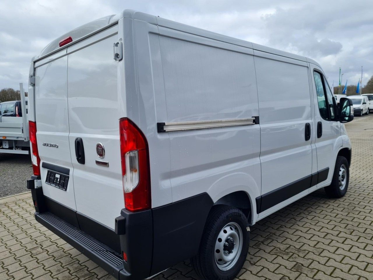 Fiat Ducato 30 Kasten L1H1 KLIMA PDC TEMPOMAT - Mažas furgonas: foto 4 Fiat Ducato 30 Kasten L1H1 KLIMA PDC TEMPOMAT - Mažas furgonas: foto 4