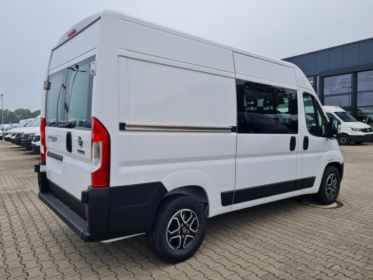 Fiat Ducato 35 Kasten Doka 7-Sitze 2x Schiebetür Maxi L2H2 - Krovininis mikroautobusas, Komercinis automobilis su dviguba kabina: foto 5 Fiat Ducato 35 Kasten Doka 7-Sitze 2x Schiebetür Maxi L2H2 - Krovininis mikroautobusas, Komercinis automobilis su dviguba kabina: foto 5