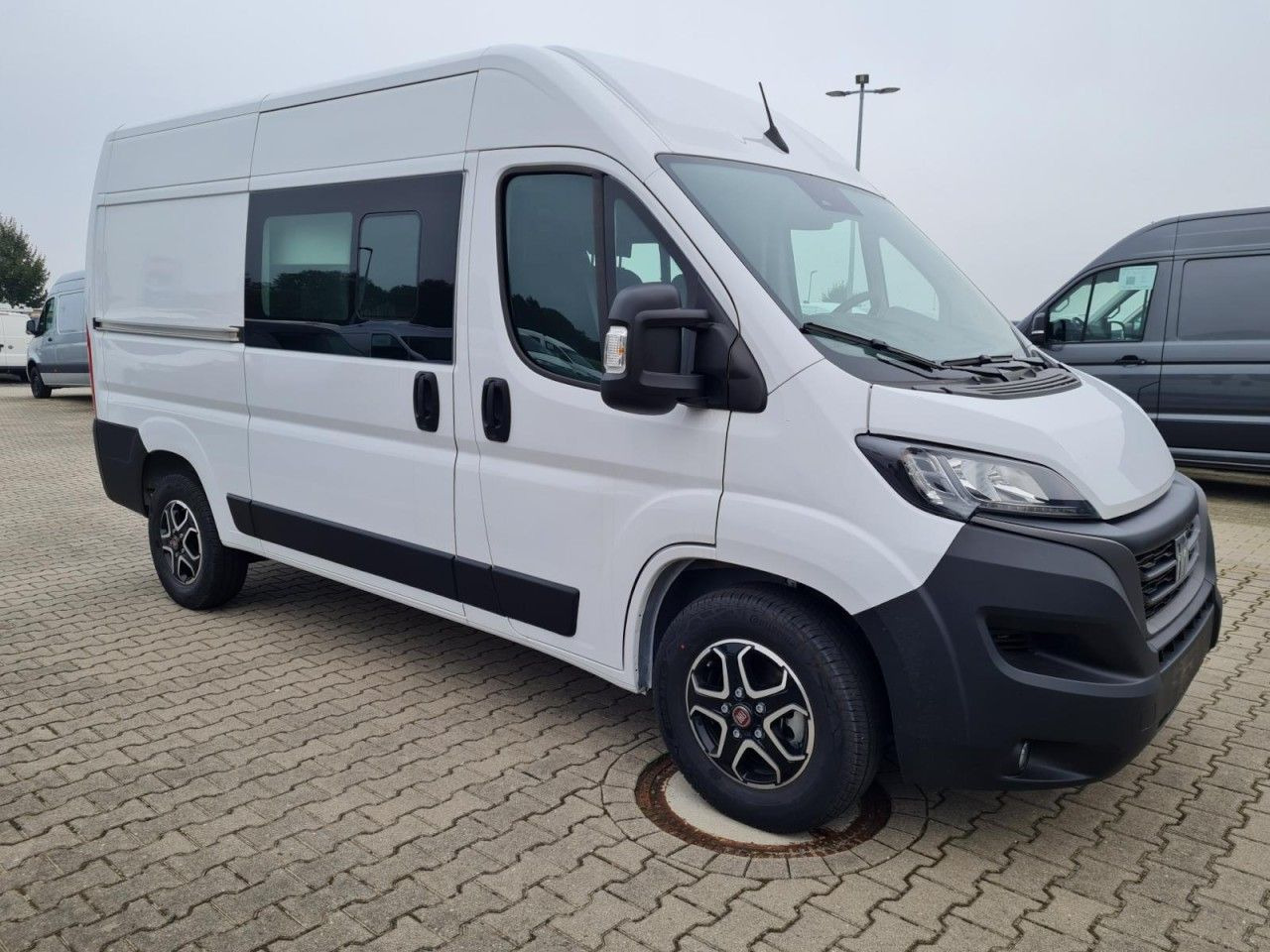 Fiat Ducato 35 Kasten Doka 7-Sitze 2x Schiebetür Maxi - Krovininis mikroautobusas, Komercinis automobilis su dviguba kabina: foto 4 Fiat Ducato 35 Kasten Doka 7-Sitze 2x Schiebetür Maxi - Krovininis mikroautobusas, Komercinis automobilis su dviguba kabina: foto 4