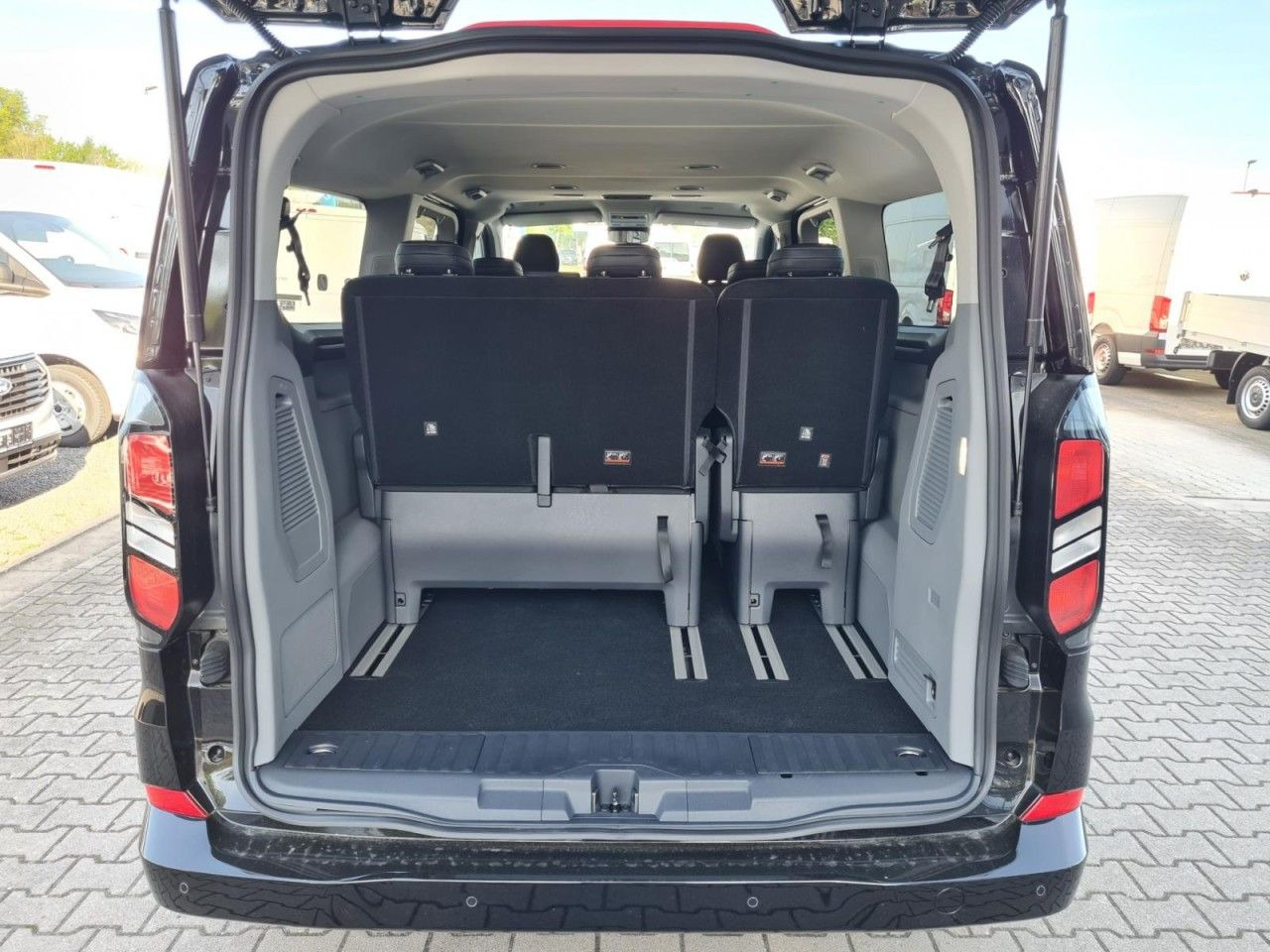 Ford Tourneo Custom 320 AG L2 Titanium 8 Sitze LEDER - Keleivinis furgonas: foto 5 Ford Tourneo Custom 320 AG L2 Titanium 8 Sitze LEDER - Keleivinis furgonas: foto 5