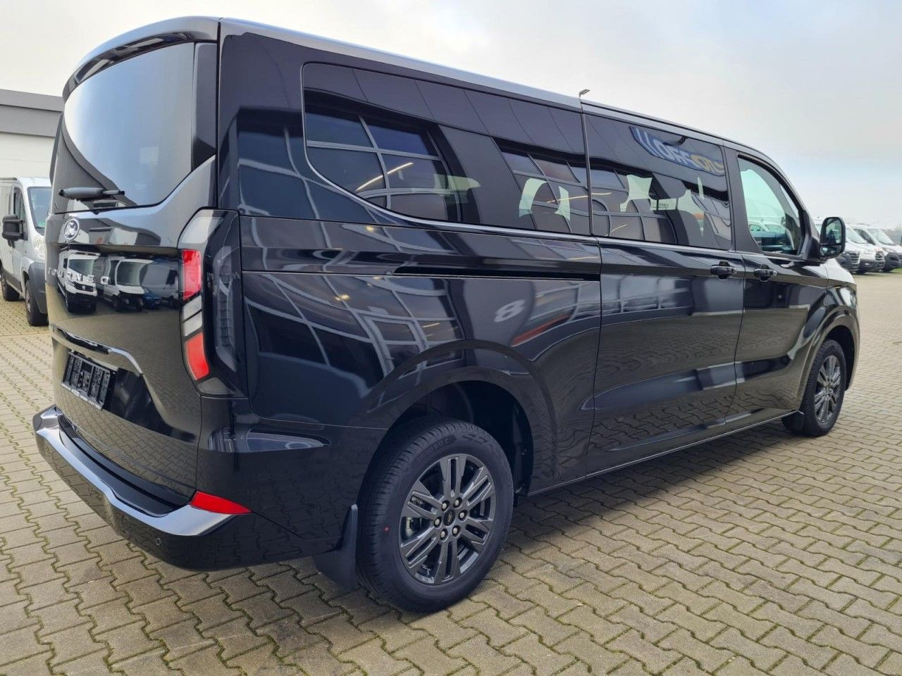 Ford Tourneo Custom 320 L2 Titanium 9 Sitze STANDHZ - Keleivinis furgonas: foto 4 Ford Tourneo Custom 320 L2 Titanium 9 Sitze STANDHZ - Keleivinis furgonas: foto 4