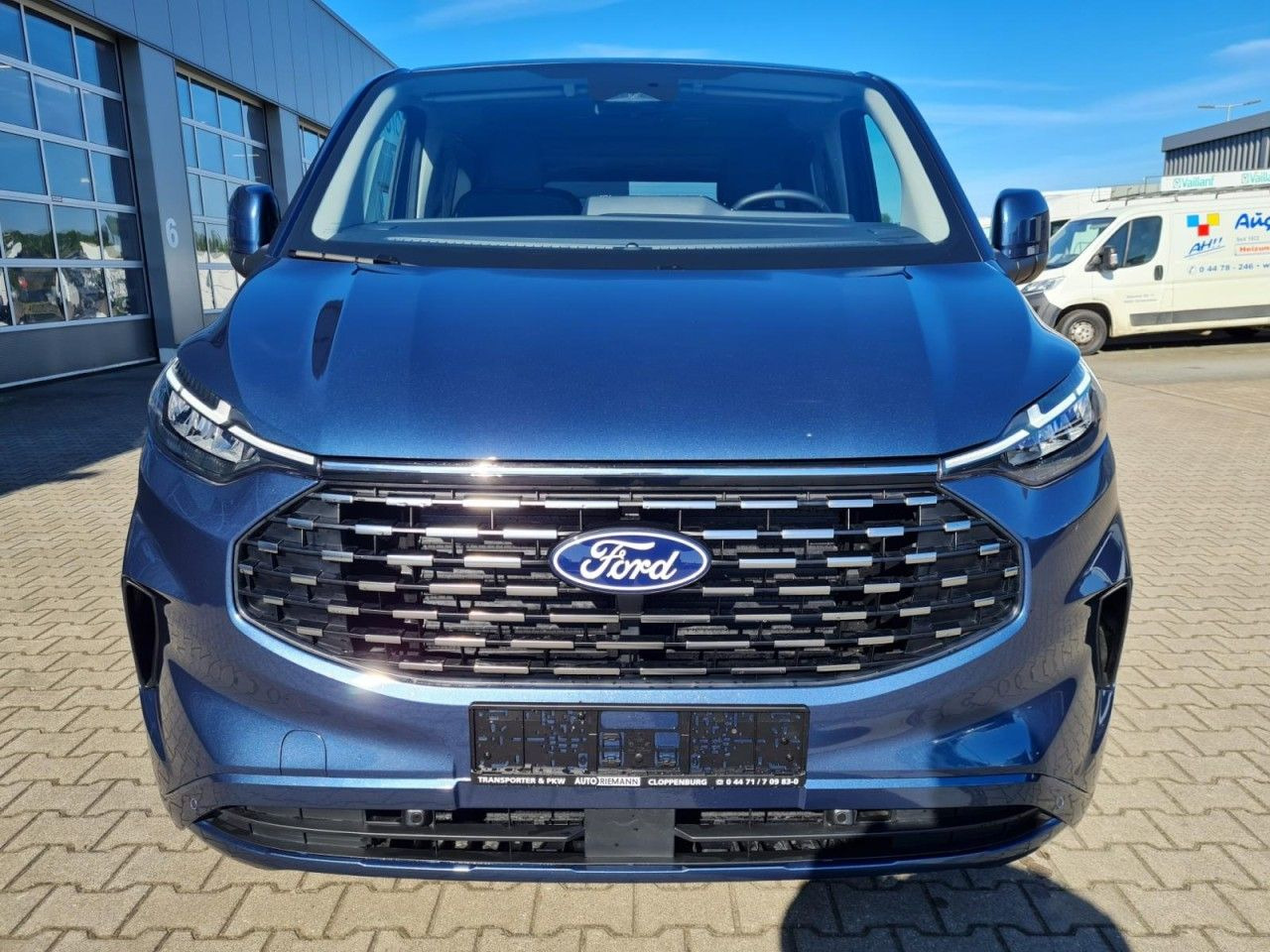 Ford Tourneo Custom 320 Titanium L1 AG 8-Sitze LED KA - Keleivinis furgonas: foto 3 Ford Tourneo Custom 320 Titanium L1 AG 8-Sitze LED KA - Keleivinis furgonas: foto 3